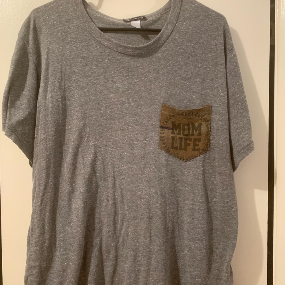 Grey river babe threads t shirt with camo mom life pocket.Size xl